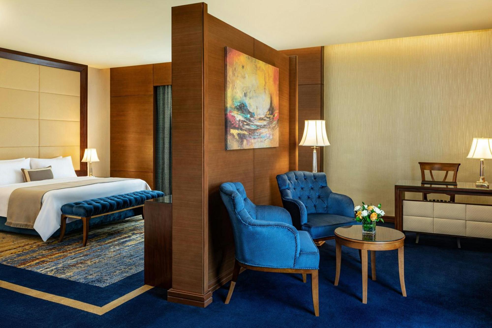 Grand Deluxe Zimmer mit Kingsize-Bett und Balkon